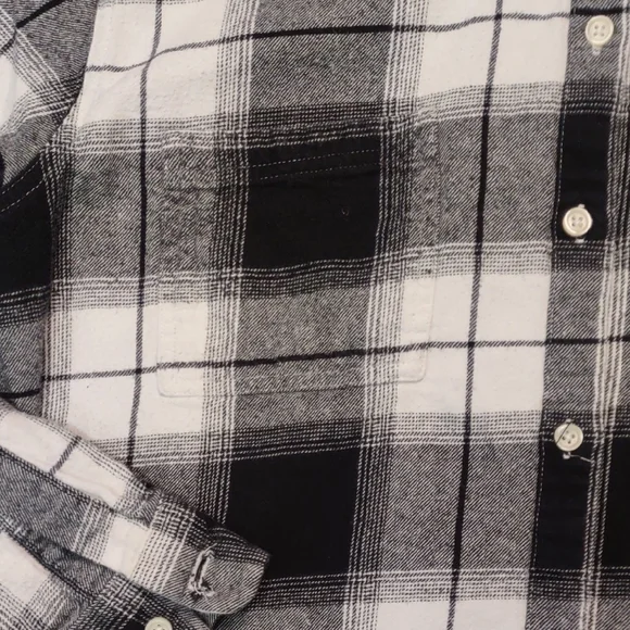 Old Navy Women's The Boyfriend Flannel Shirt - Picture 6 of 8